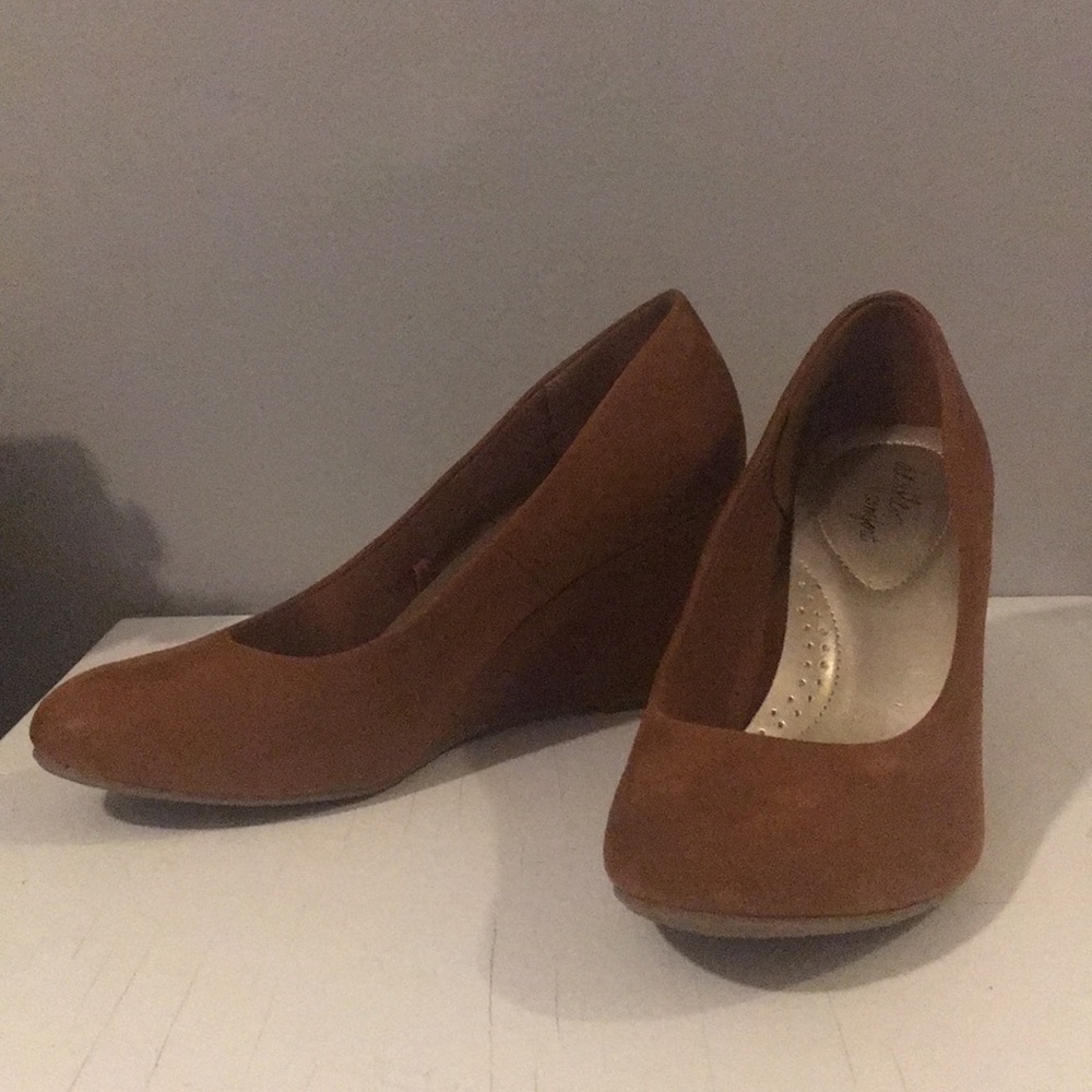 Women’s Dex Flex wedge heels.